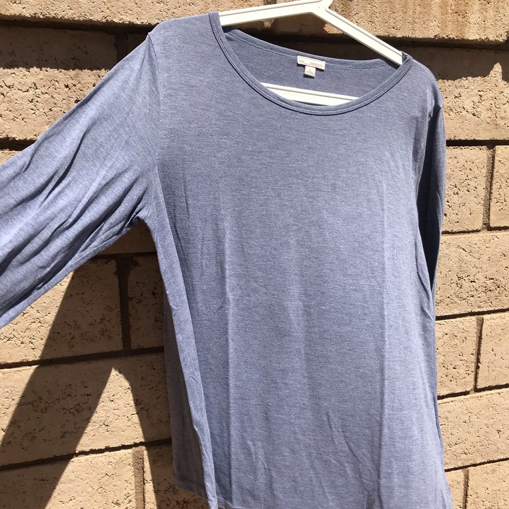 Heather gray sleeve shirt